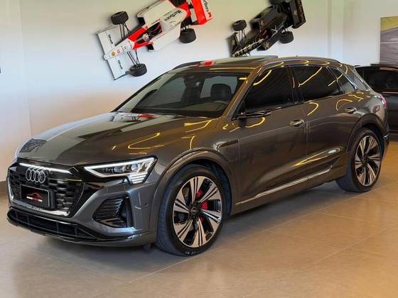 AUDI Q8 E-TRON 55 ELÉTRICO PERFORMANCE BLACK QUATTRO AUDI Q8 E-TRON 55 ELÉTRICO PERFORMANCE BLACK QUATTRO